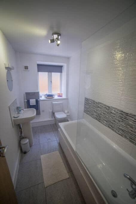Champion Court Two Bedroom Flat ブリストル エクステリア 写真